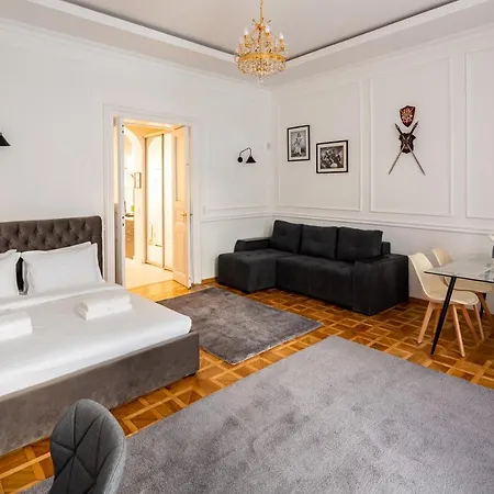 Alfa Grushevskoho 7 Apartament