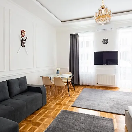 Alfa Grushevskoho 7 * Lwów