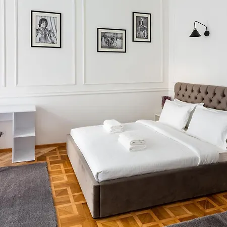 Alfa Grushevskoho 7 *