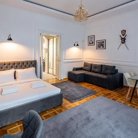 Alfa Grushevskoho 7 * Lwów