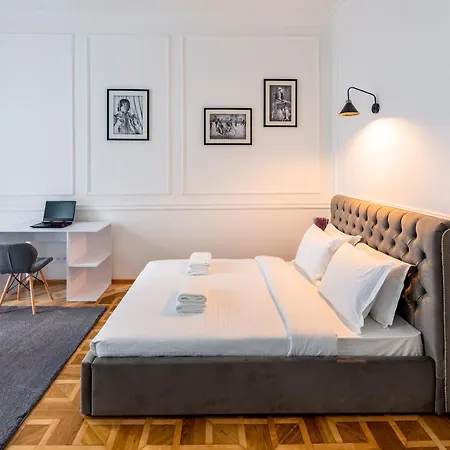 Apartament Alfa Grushevskoho 7 *