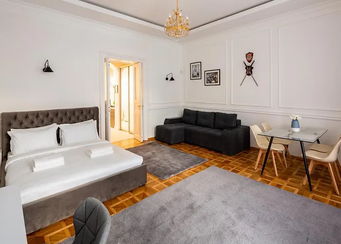 Alfa Grushevskoho 7 Apartment