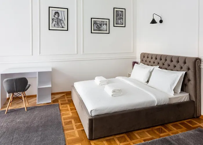 Alfa Grushevskoho 7 *