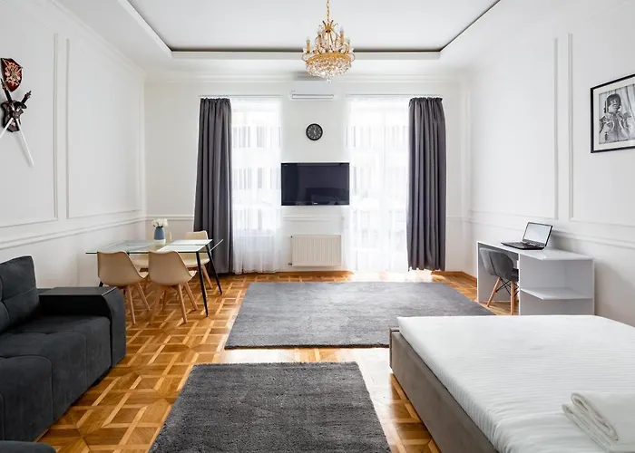 Alfa Grushevskoho 7 Apartment