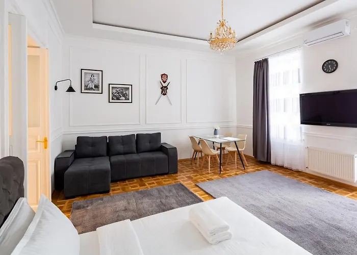 Alfa Grushevskoho 7 Apartment *